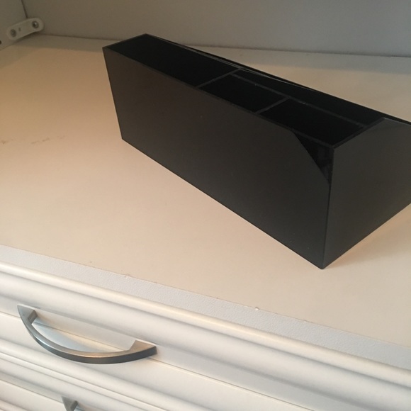 Authentic Chanel cosmetics holder - Picture 8 of 8